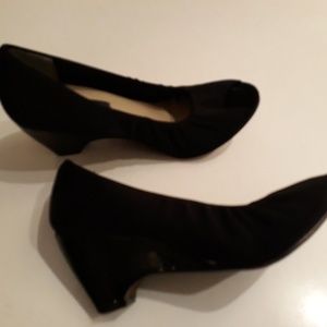 Peep toe fabric top shoes